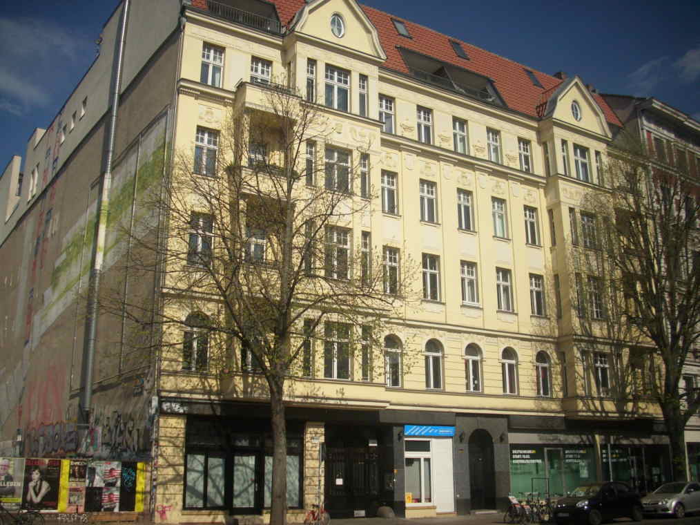 Wohnhaus 10a an der Straße